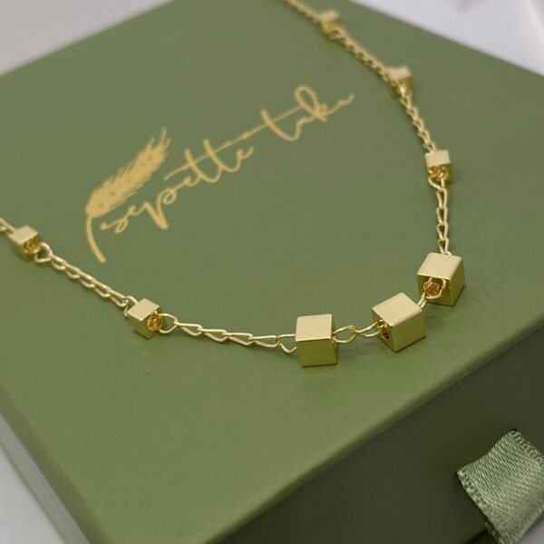 CUBIX – Link Form | Geometrik Küp Detay Gold Kolye